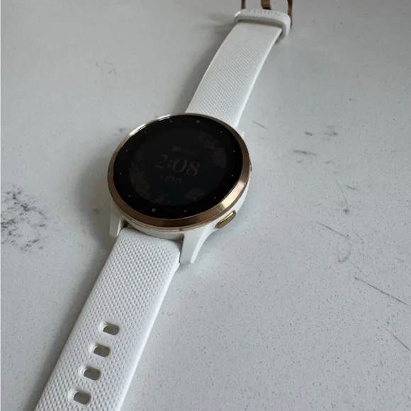 Garmin Vívoactive 4S 40mm, GPS Running Watch, DJ485, White / Rose Gold, EUC - Picture 8 of 14